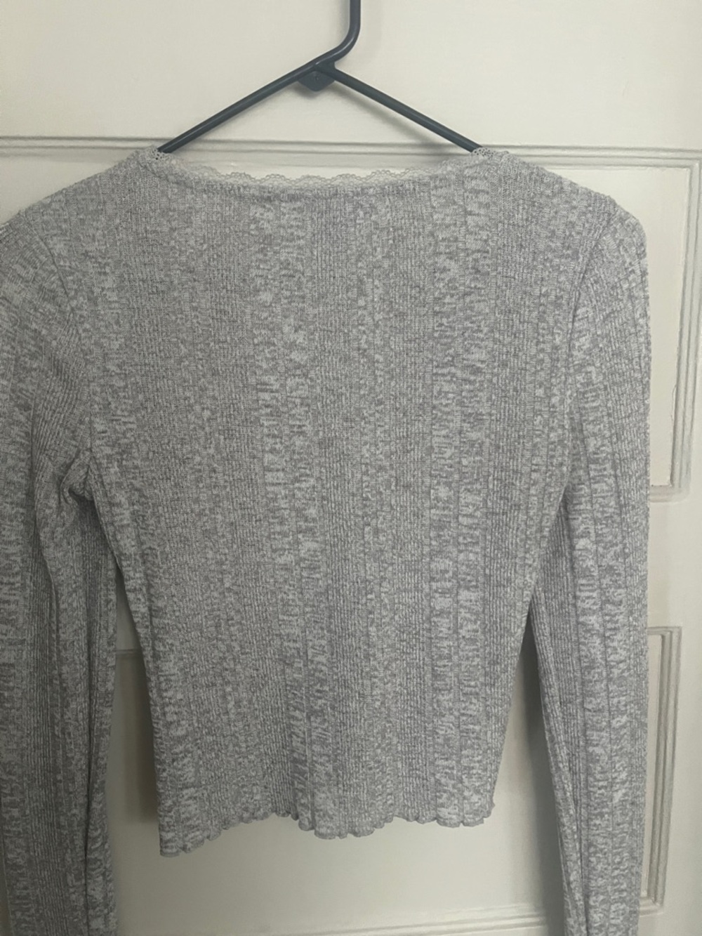 Voltte Gray Ribbed Button-Front Long Sleeve Tee - Picture 4 of 6